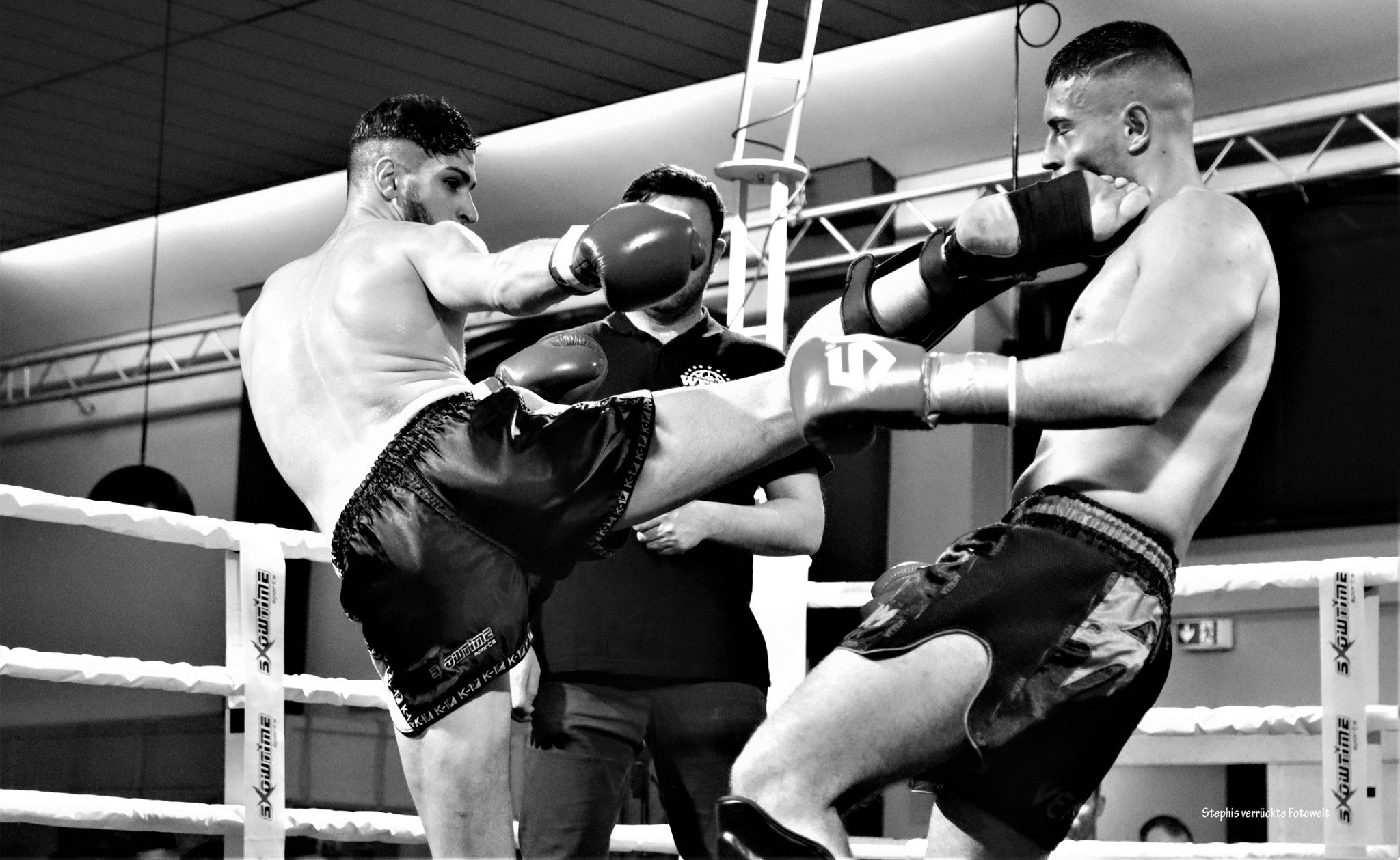 Kickbox-Kampf im Ring